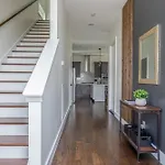 Whiskey House With Rooftop Golf, City Views! 8Min To Downtown! Sleeps 9!