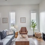 Whiskey House With Rooftop Golf, City Views! 8Min To Downtown! Sleeps 9!