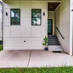 Nash House & Bars Of Broadway With Patio Bar And Views! 8Min Downtown! Sleeps 12!