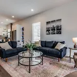 Nash House & Bars Of Broadway With Patio Bar And Views! 8Min Downtown! Sleeps 12!