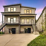 Nash House & Bars Of Broadway With Patio Bar And Views! 8Min Downtown! Sleeps 12!