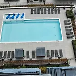 New Condo In Nashville, Pool Gym Rooftop & Laundry 5 Min From Broadway