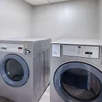 La Quinta Inn & Suites by Wyndham Nashville Airport