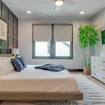 The Bailey -Steps To The Action! 3 Bedrooms For You And Your Group!
