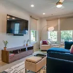 The Bailey -Steps To The Action! 3 Bedrooms For You And Your Group!