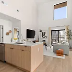 Hyve Apartment *