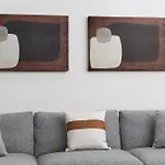 Chic And Cozy Designer Condo 3 Miles To Downtown