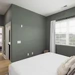 Chic And Cozy Designer 3 Miles To Downtown Apartment *