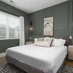 Chic And Cozy Designer 3 Miles To Downtown Apartment Nashville