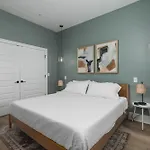 Chic And Cozy Designer 3 Miles To Downtown Apartment Nashville