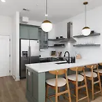 Chic And Cozy Designer 3 Miles To Downtown