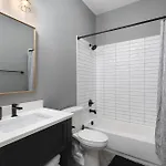 Chic East With Free Parking 3 Mi To Broadway Apartment *