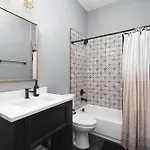 Apartment Near Downtown Broadway & Stadium With Free Parking *