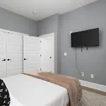 Near Downtown Broadway & Stadium With Free Parking