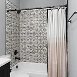 Apartment Near Downtown Broadway & Stadium With Free Parking *
