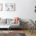 Modern Spacious Condo With Parking By Downtown Broadway