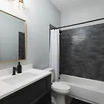Trendy Spacious Condo, Walk To Coffee And Restaurants Apartment *