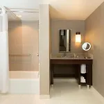 Doubletree By Hilton Airport Hotel