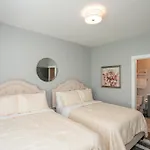 Luxury Townhome Skyline Views Mins To Dt Holiday home *