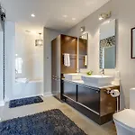 Holiday home Amazing 2 Bd 4th Floor With Spectacular Views *