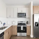 Landing Modern With Amazing Amenities *