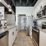 Loft Style Studio With 2 Queen Beds 7 Mins To Dt