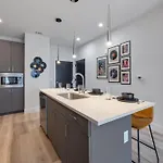 The Second Fiddle-odyssey-mins To Broadway Holiday home *