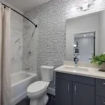 Holiday home Bourbon Street Blues-odyssey-pool&gym-mins 2 Broadway