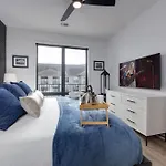 Flora - Odyssey - Heart Of Midtown Holiday home *