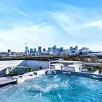 New Nash Eras - Rooftop Decks With Hot Tub - 15 Beds Nashville