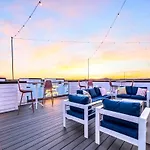New Nash Eras - Rooftop Decks With Hot Tub - 15 Beds Holiday home *