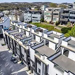 Holiday home New Nash Eras - Rooftop Decks With Hot Tub - 15 Beds *