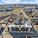 The Outlaw In Downtown Nashville By Nautical Properties