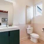 Holiday home The Conway 5 Bedroom Buyout W Deck In Music City Nashville