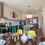 Holiday home The Conway 5 Bedroom Buyout W Deck In Music City