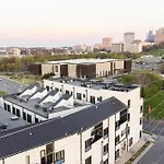 The Conway 5 Bedroom Buyout W Deck In Music City Holiday home