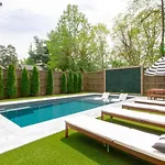 East Nashville Retreat— Large Pool — Outdoor Oasis