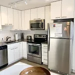 East Nashville Upstairs Apartment, One Queen Br, 2 Twin Br,1Bath In Five Points, Close To Downtown