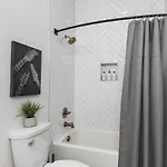 3 Miles To Broadway -garage, Patio, Walk To Shops *
