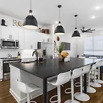Holiday home Gorgeous East House With Rooftop Patio, Garage, 9 Beds, 3 Miles To Downtown