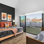 3 Miles To Broadway -garage, Patio, Walk To Shops