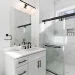 Holiday home Gorgeous East House With Rooftop Patio, Garage, 9 Beds, 3 Miles To Downtown Nashville