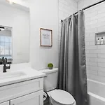 Gorgeous East House With Rooftop Patio, Garage, 9 Beds, 3 Miles To Downtown