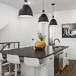 Gorgeous East House With Rooftop Patio, Garage, 9 Beds, 3 Miles To Downtown