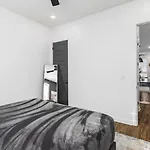 Gorgeous East House With Rooftop Patio, Garage, 9 Beds, 3 Miles To Downtown *