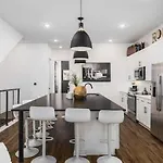 Gorgeous East House With Rooftop Patio, Garage, 9 Beds, 3 Miles To Downtown Holiday home Nashville