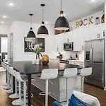 Gorgeous East House With Rooftop Patio, Garage, 9 Beds, 3 Miles To Downtown Nashville