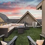 Holiday home Gorgeous East House With Rooftop Patio, Garage, 9 Beds, 3 Miles To Downtown *