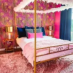 Dolly\'S Yacht Club - Cozy Retreat Near Broadway