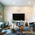 Outrider 1016 By Avantstay Private Balcony Minutes To Broadway Downtown